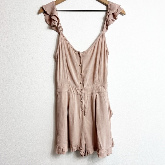 URBAN OUTFITTERS RUFFLE BUTTON FRONT ROMPER LIGHT PINK SIZE SMALL 100% VISCOSE - Picture 1 of 6